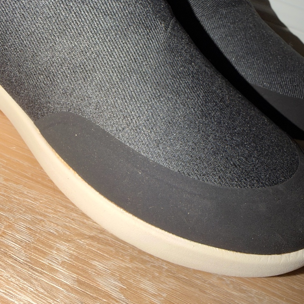 Olukai shoes 👟 🌊 - Picture 2 of 8